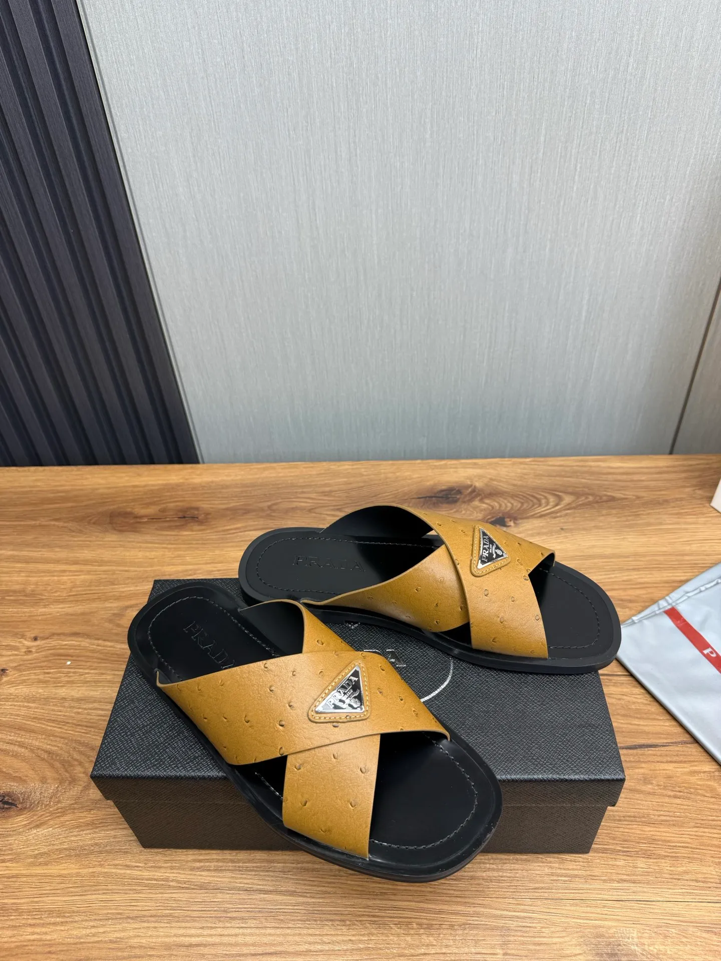 Factory price 340💰 ＰＲＡＤＡPrada - popular men's slippers hot sale 🔥 🩴Official website one to one production 38-45 sizes 45 46 🉑️Customized!